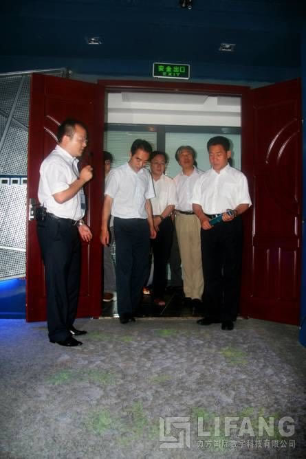 成都市政协主席刘佩智率政府考察团茬临PG娱乐