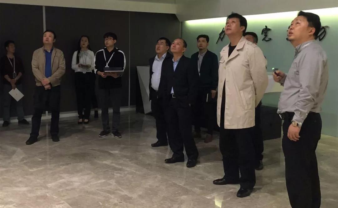 武侯区委常委、常务副区长张亚丹一行莅临PG娱乐国际参观调研