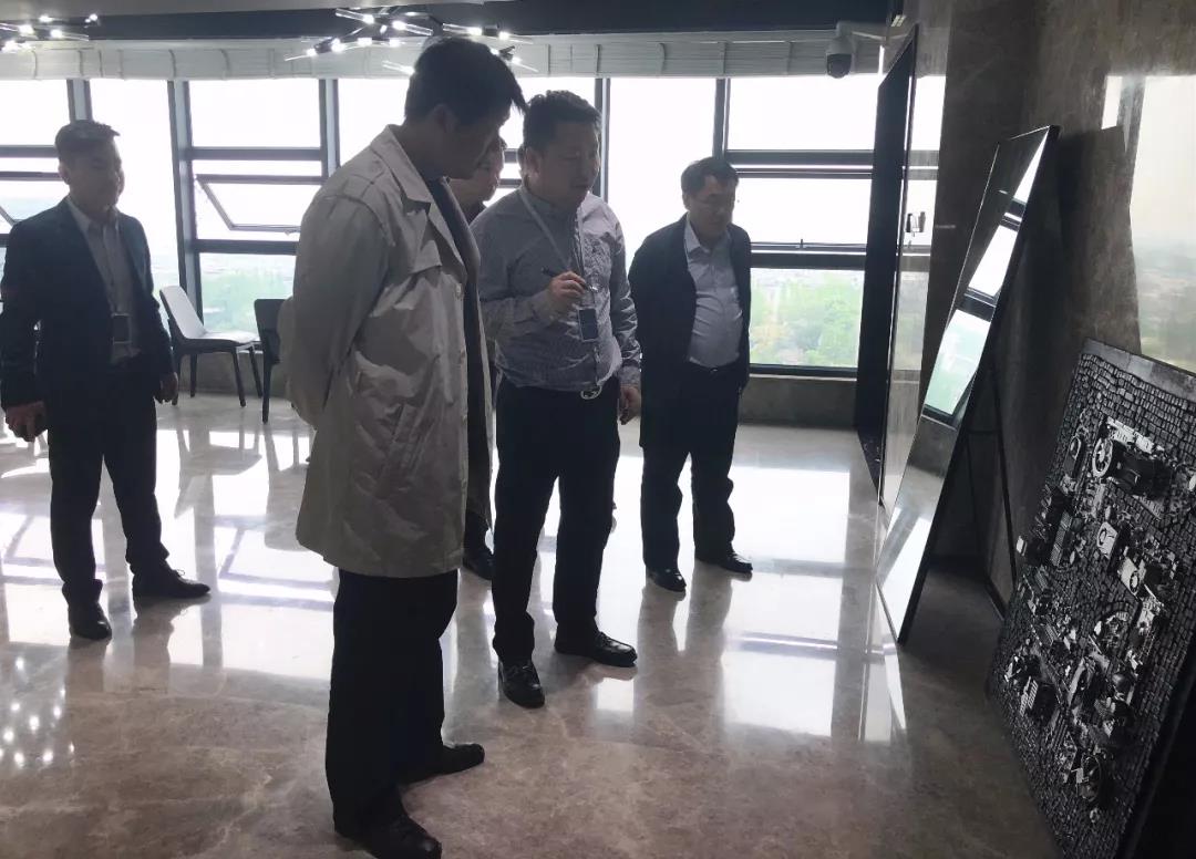 武侯区委常委、常务副区长张亚丹一行莅临PG娱乐国际参观调研
