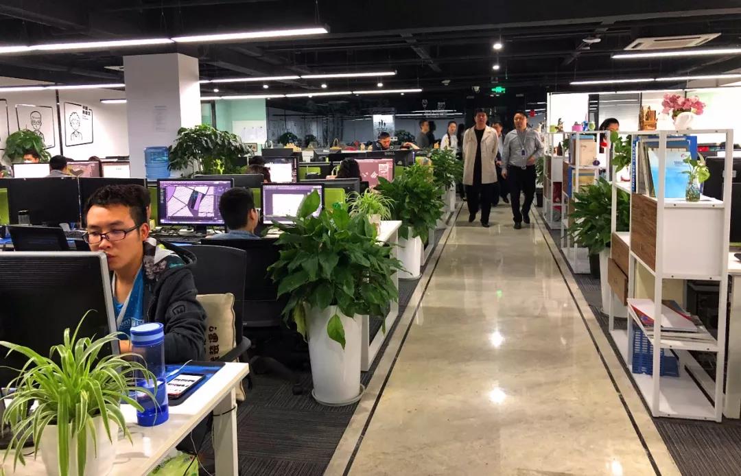 武侯区委常委、常务副区长张亚丹一行莅临PG娱乐国际参观调研