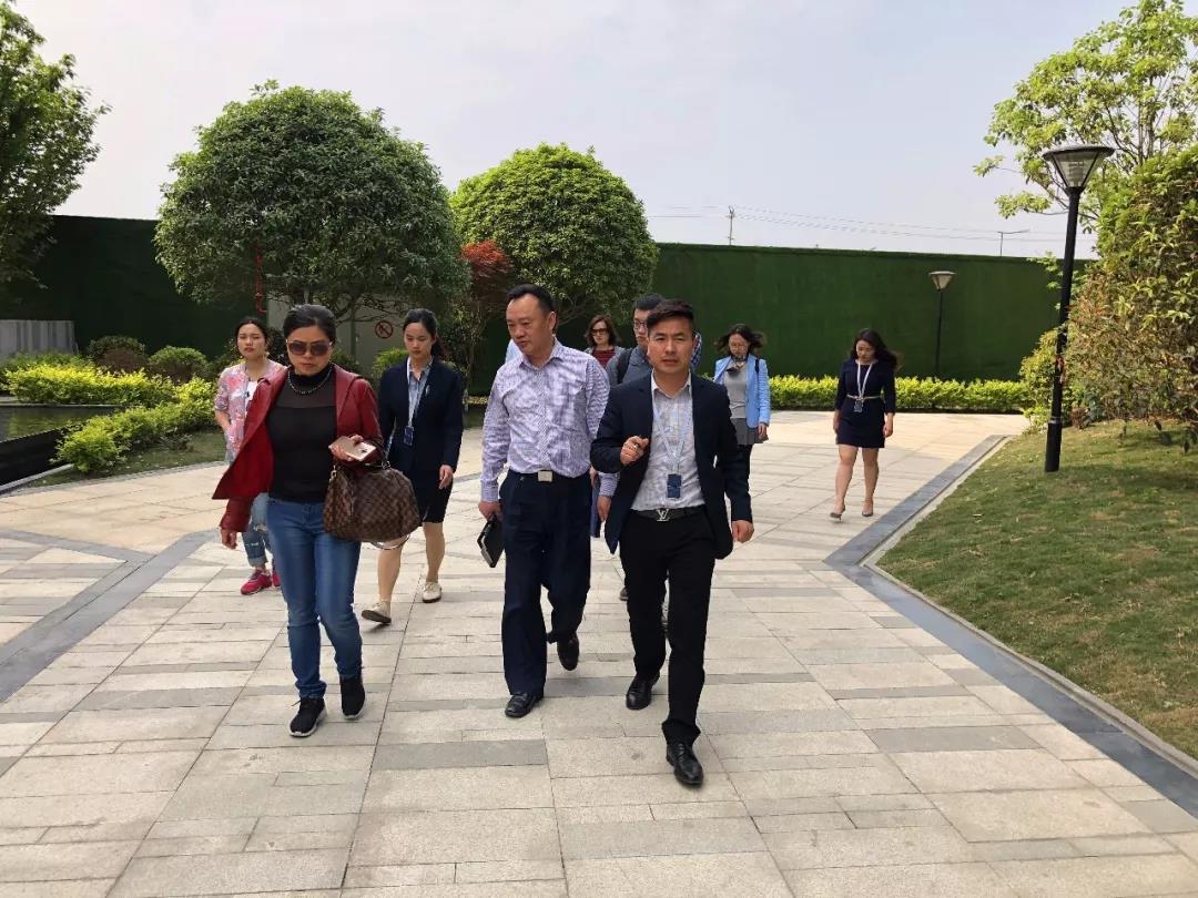 成都市委宣传部考察团一行调研PG娱乐视觉文创产业园区