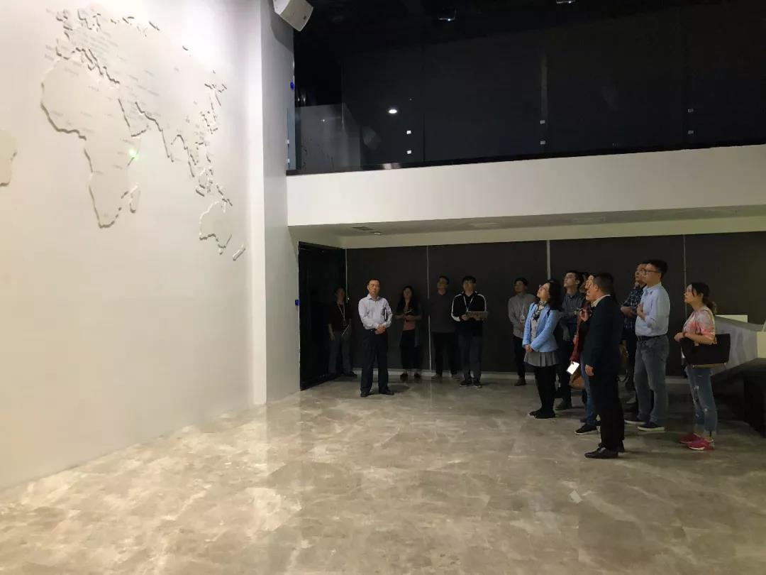 成都市委宣传部考察团一行调研PG娱乐视觉文创产业园区
