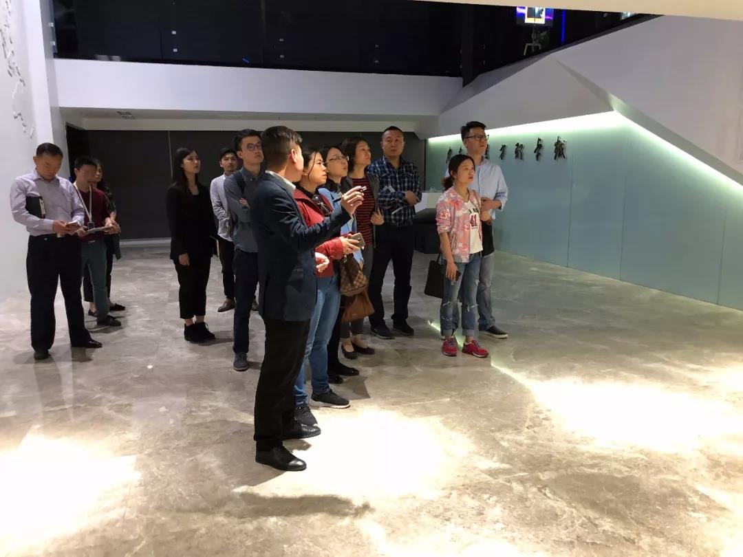成都市委宣传部考察团一行调研PG娱乐视觉文创产业园区
