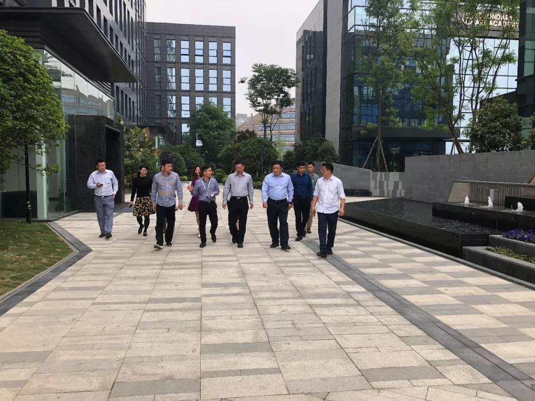 郑州市金水区副区长赵高翔率考察团莅临PG娱乐考察调研