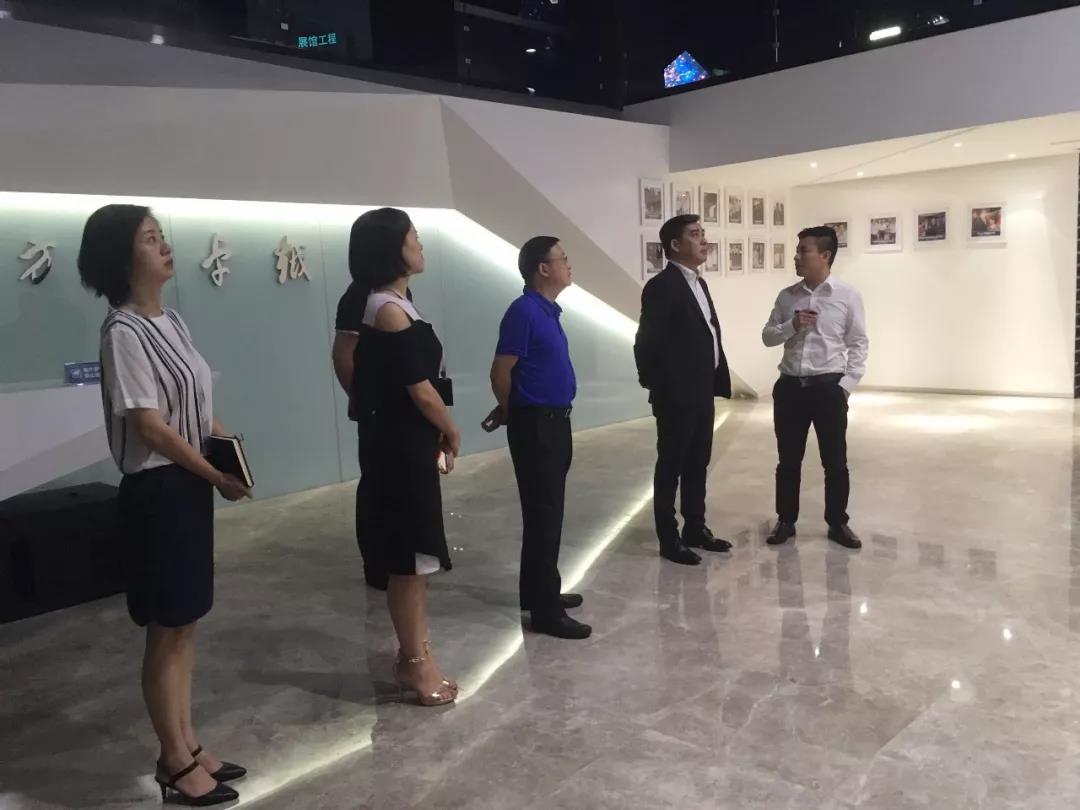国家文物局博物馆与社会文物司司长罗静一行莅临PG娱乐参观考察