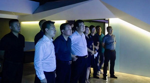 铜川市王益区人大常委会主任贺建东率区政府领导班子一行赴PG娱乐集团考察交流