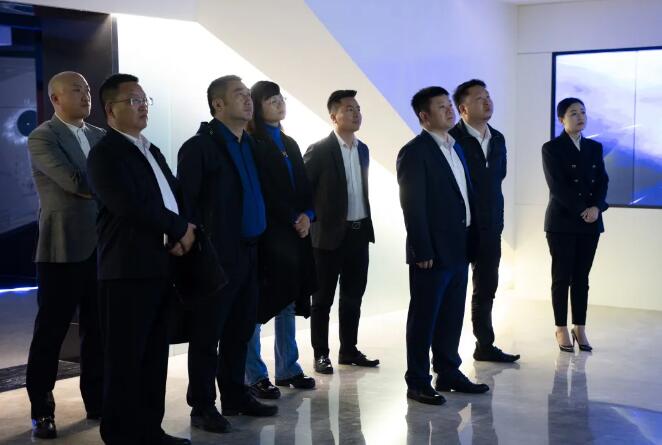 四川内江东兴区委书记康厚林一行莅临PG娱乐考察交流