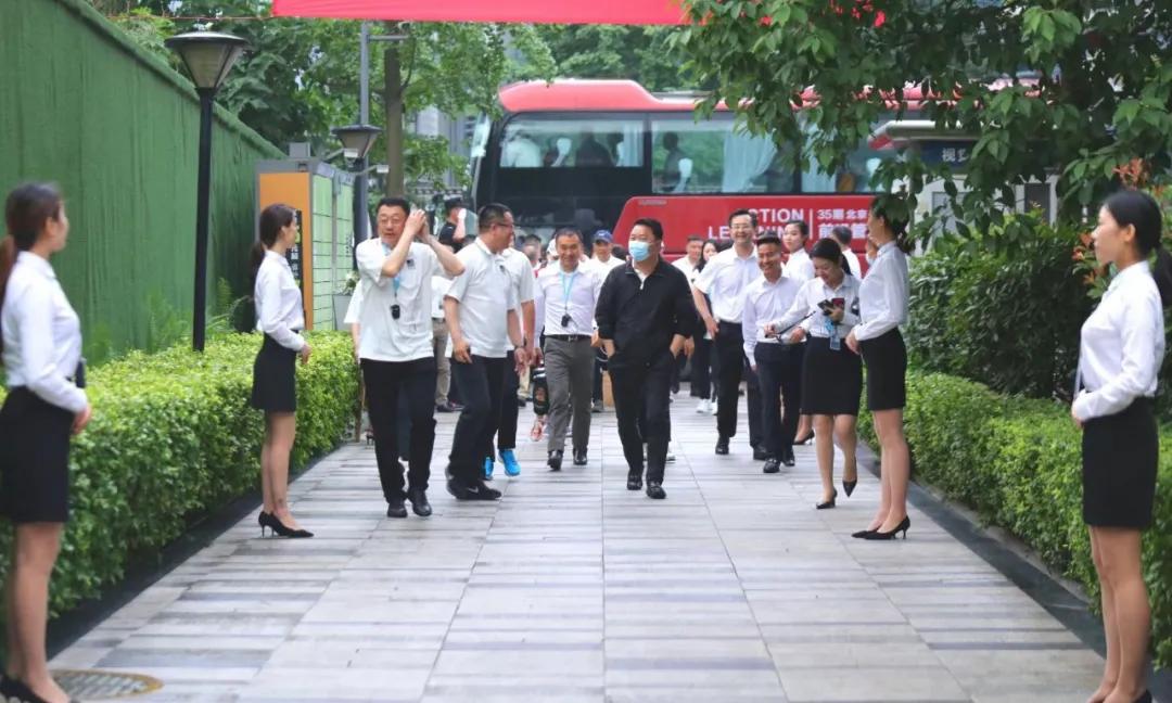 蓉聚PG娱乐 远见未来——长江商学院校友齐聚PG娱乐
